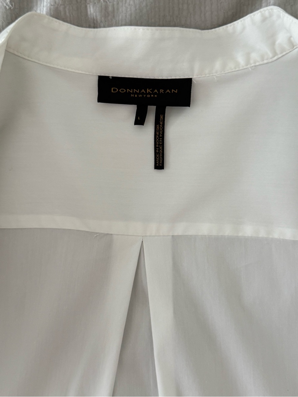 Donna Karan White Pleated Mandarin Collar Shirt - Picture 6 of 10